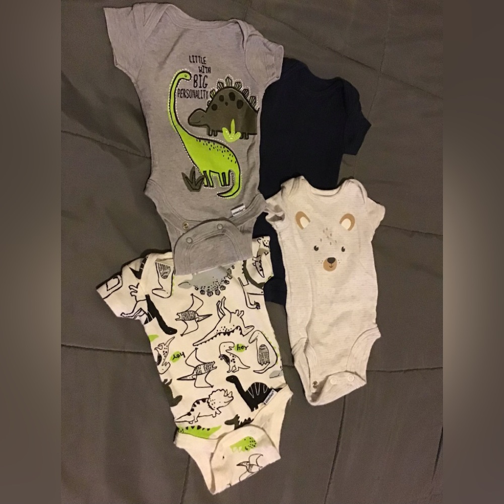 Onesie Newborn Onesies Set of 4 (Carter’s & Gerber brand)